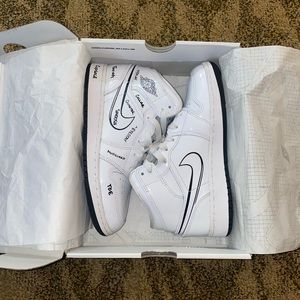 Jordan 1 mid size 4Y